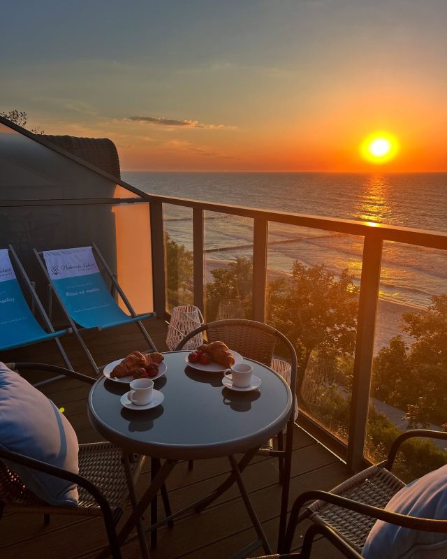 🌸 Majówka z widokiem na Bałtyk? Tak, proszę!
Cisza przed sezonem, świeże powietrze, długie spacery plażą i poranna kawa z widokiem na morze 🌊☕
Nie musisz jechać daleko – wystarczy kilka dni w jednym z naszych apartamentów, żeby naprawdę odpocząć.
Zabierz bliskich i zrób sobie mały reset. Bo przecież właśnie po to są długie weekendy 💙
📩 Napisz do nas, sprawdź dostępność – kilka apartamentów jeszcze czeka!
#majowkanadmorzem #widoknamorze #relaksnadmorzem
